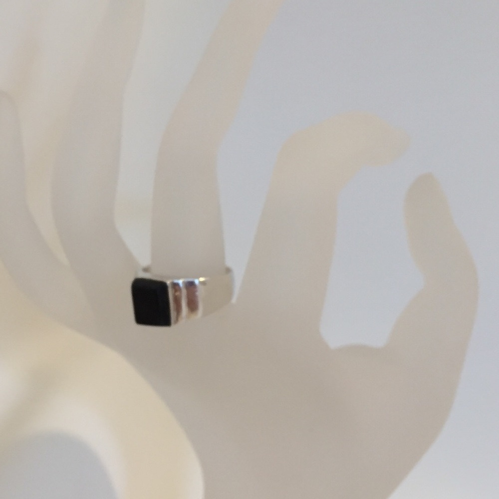 SALE‼️Sterling Silver & Onyx Women's Ring (AJ96)