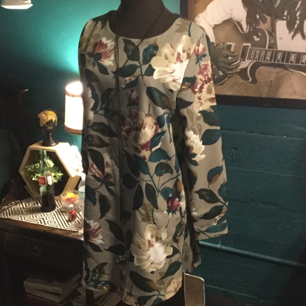 Dress - Picture 2 of 4