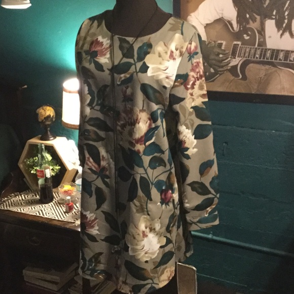 Dress - Picture 2 of 4