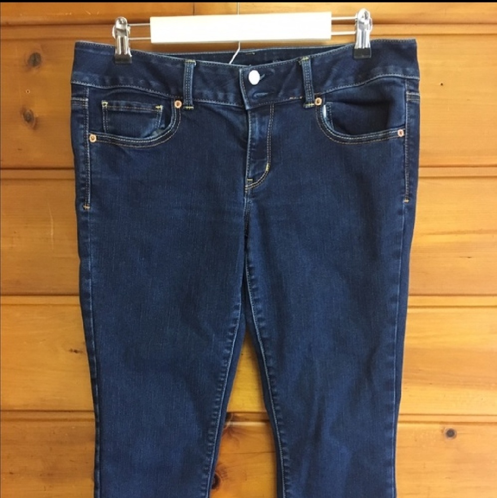 AMERICAN EAGLE ARTIST CROPPED JEANS
