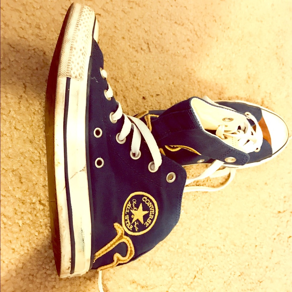 Converse Women: 6, Men: 4. Worn less than 5 times