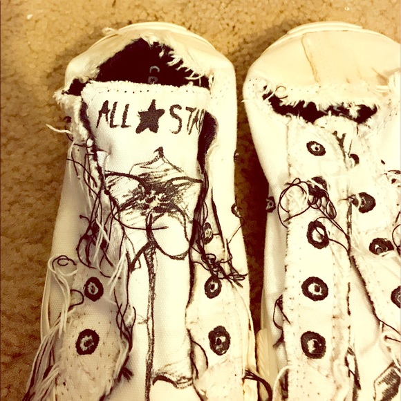 Converse shoes. Size 5 - Picture 3 of 7