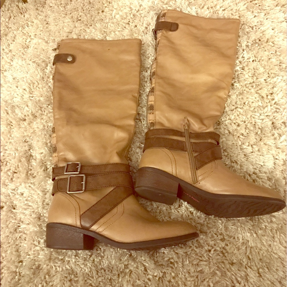 NWOT BEIGE BROWN RIDING BOOTS