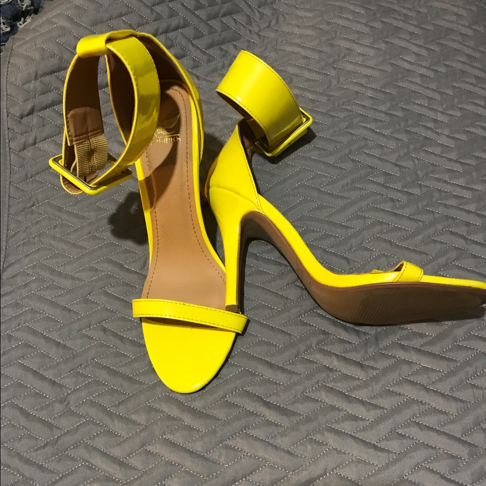 Sheik Yellow stilettos