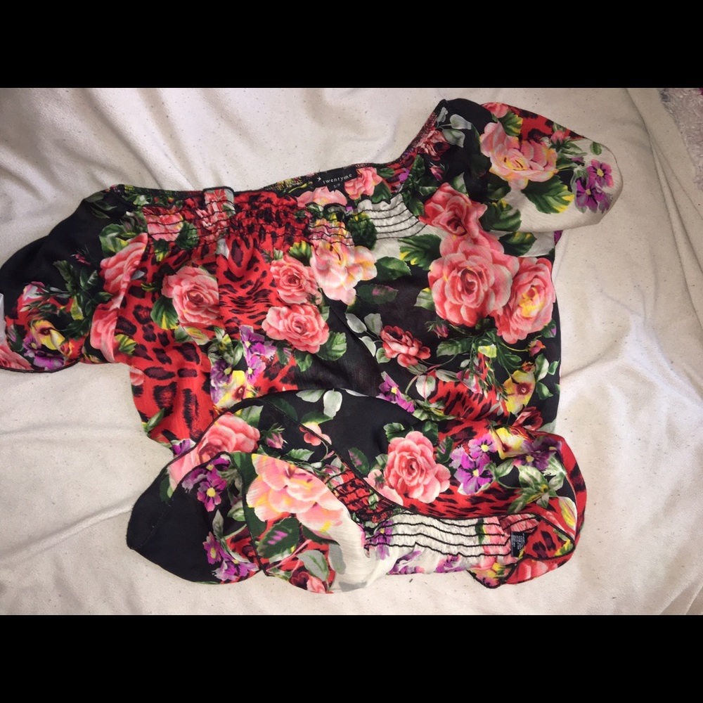 Forever21 floral off the shoulder shirt
