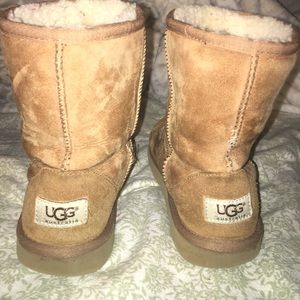 KIDS size 3 uggs FITS WOMEN 5. chestnut color