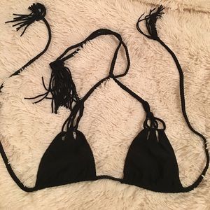 Acacia top in all black