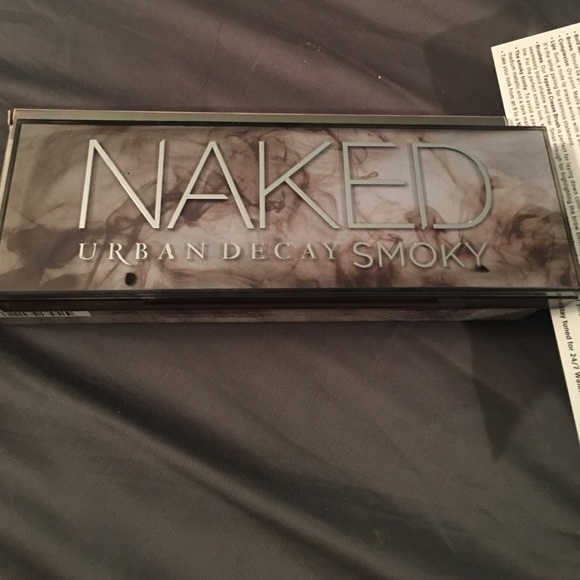 Urban decay naked smoky makeup - Picture 2 of 3