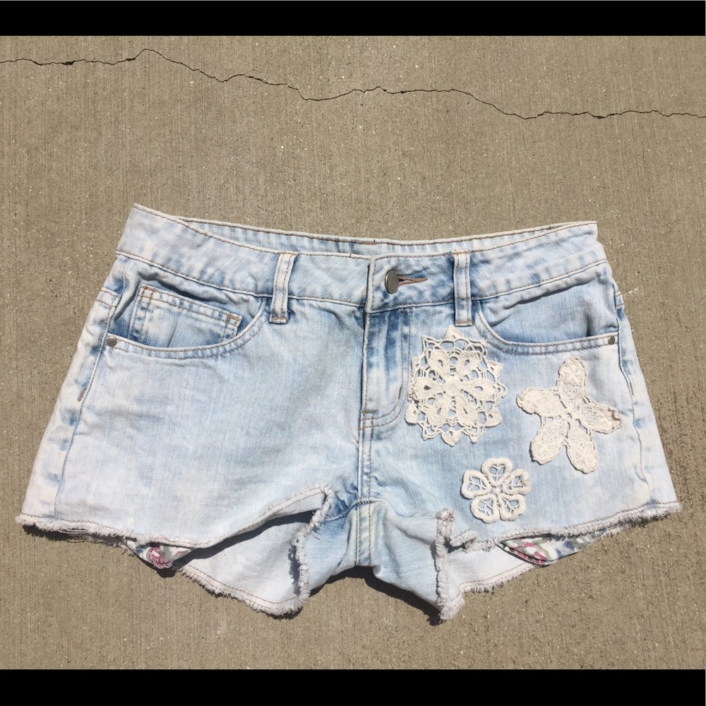 Cute jean shorts with floral lace appliqué