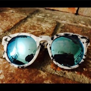 QUAY Marble Frame Sunglasses
