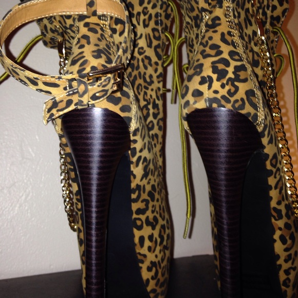 High top ankle boot heels - Picture 3 of 6