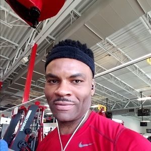 Meet your Posher, Derrick