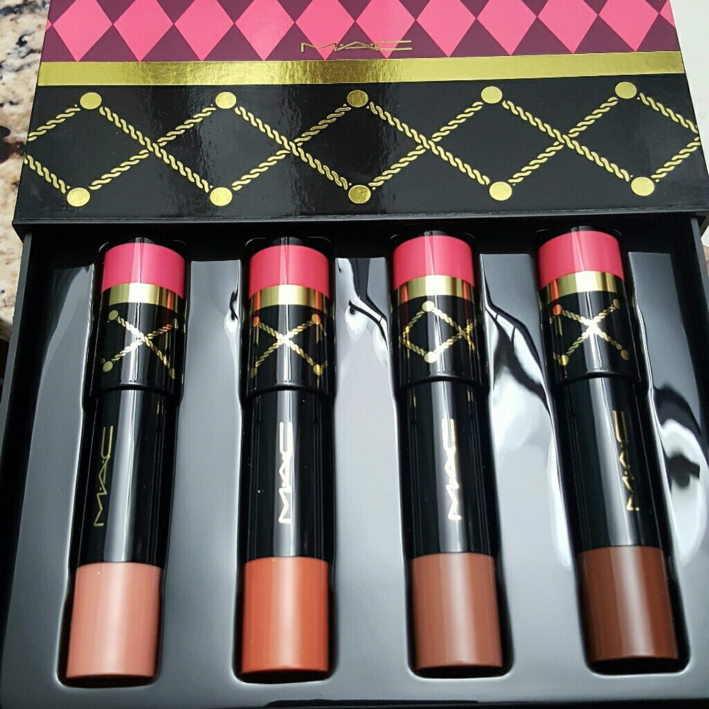 MAC COSMETIC NUTCRACKER SWEET NUDE PATENTPOLISHS