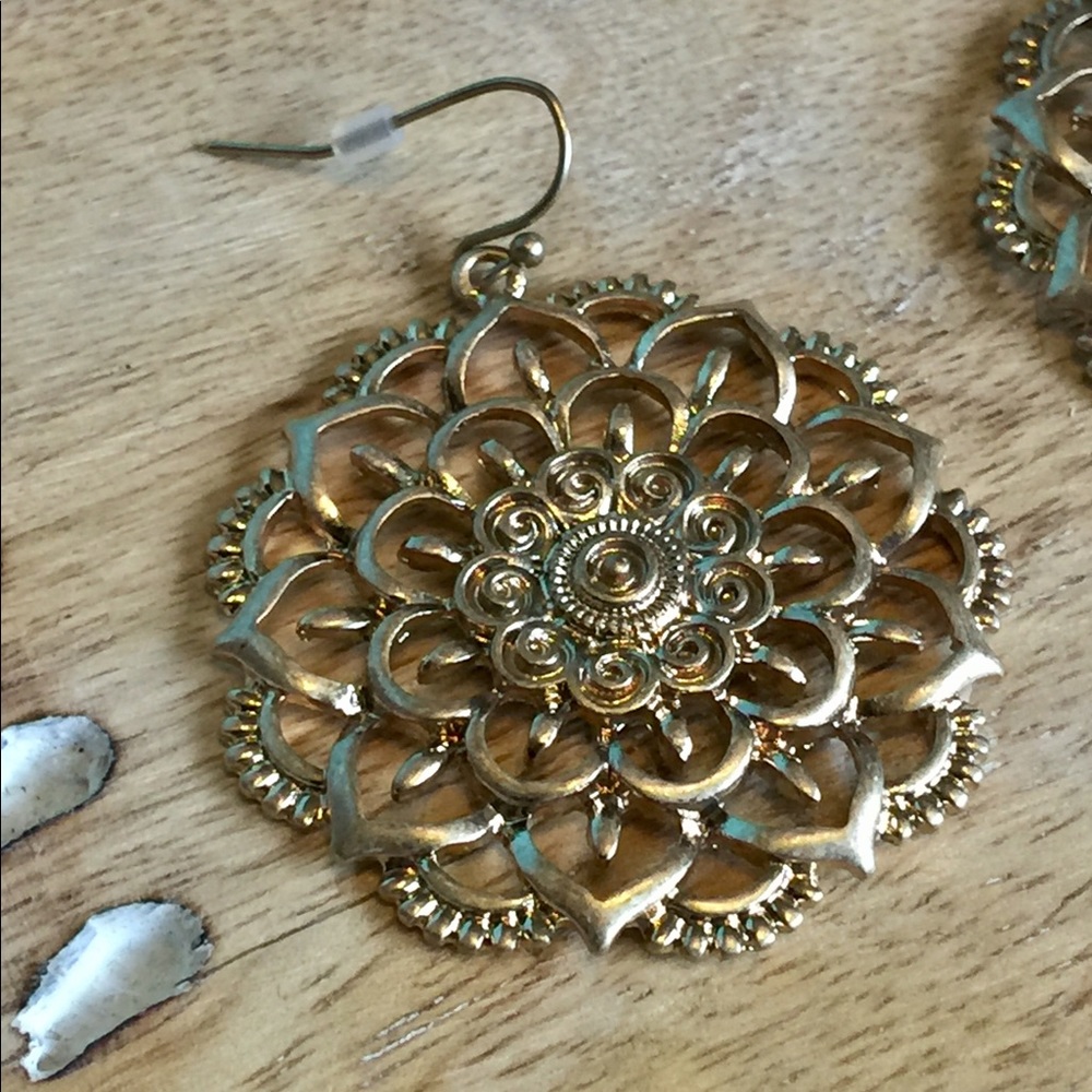 💠JUST IN !!💠 GOLD-TONE FLORAL FILIGREE EARRINGS