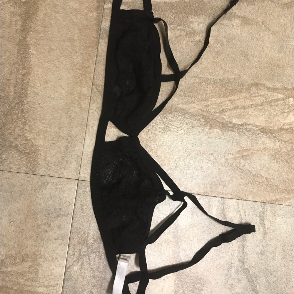 🎉SOLD🎉Straps Black Cutout Triangle Bralette