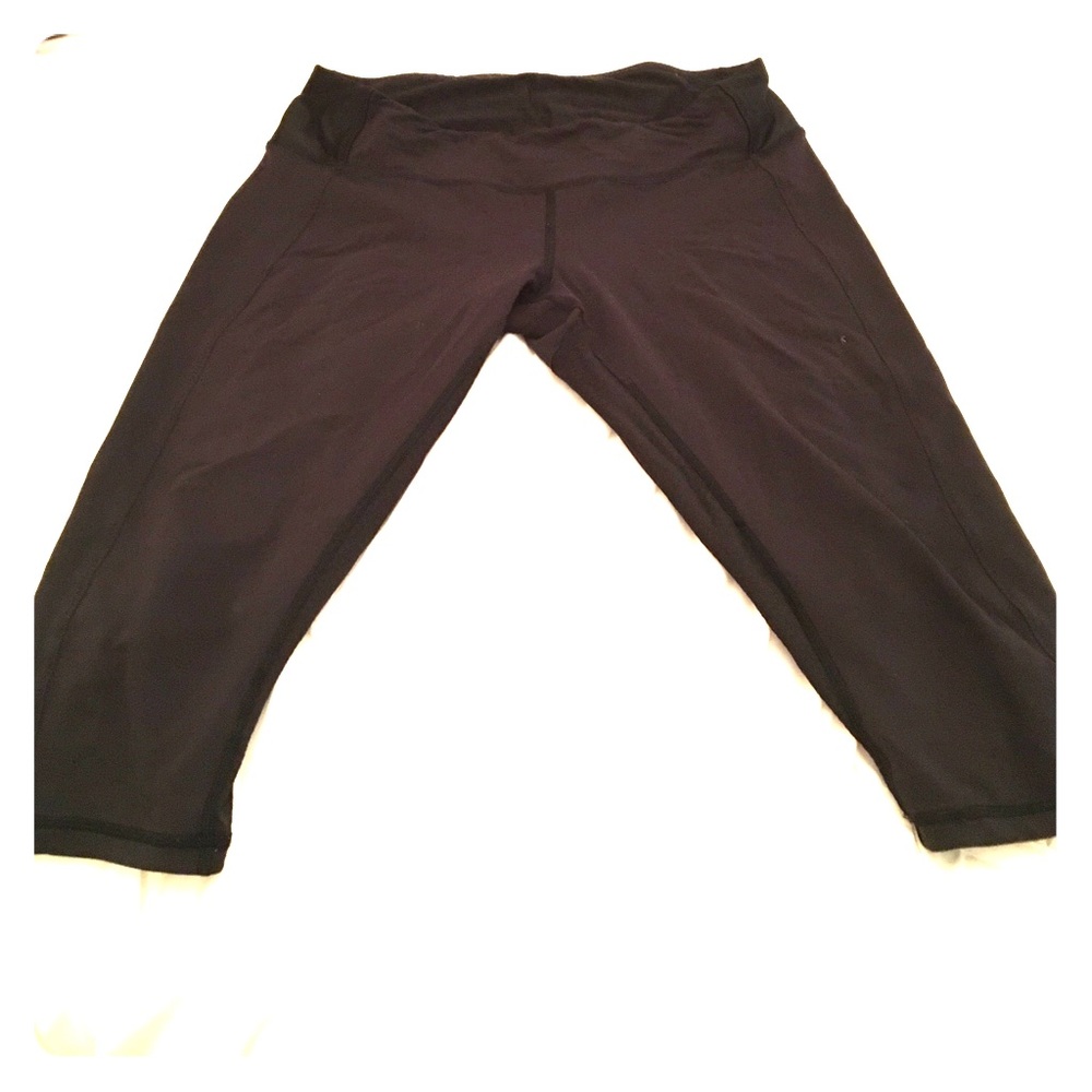 Lulu lemon; capris pants