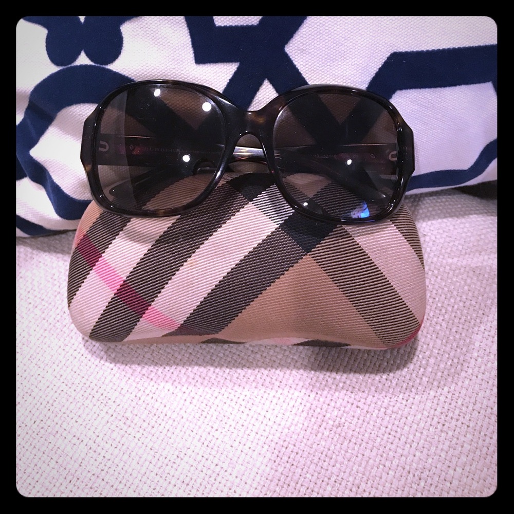 Burberry oversized sunglasses