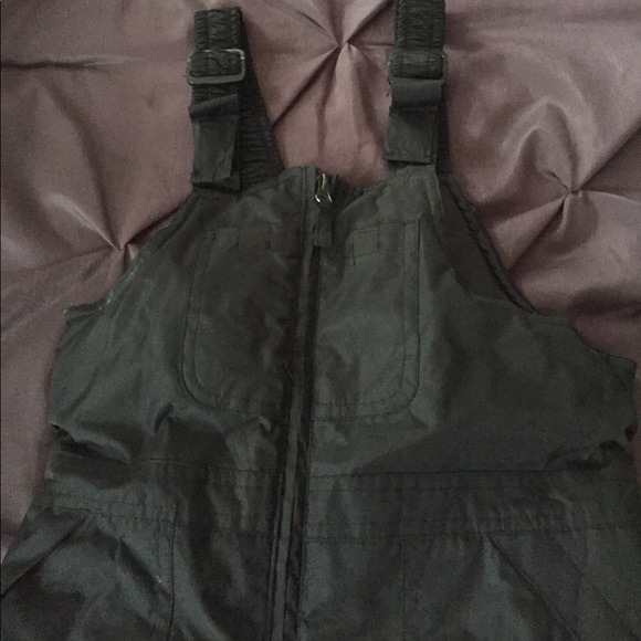 Black snowsuit - Picture 1 of 1