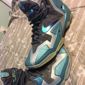 Nike lebron 11 Miami colorway