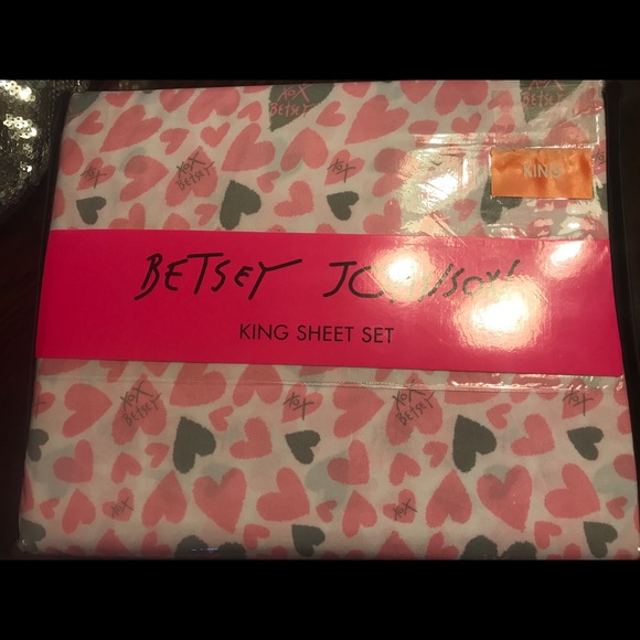 Betsey Johnson King Size Hearts Sheets - Picture 1 of 1