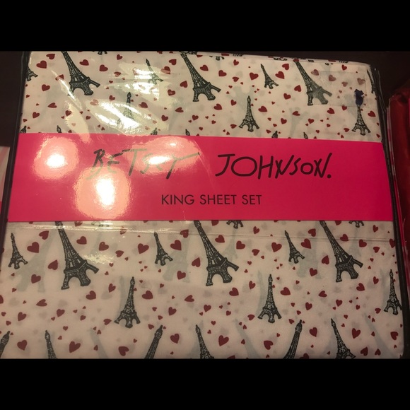 Betsey Johnson King Size Paris Sheets - Picture 1 of 1