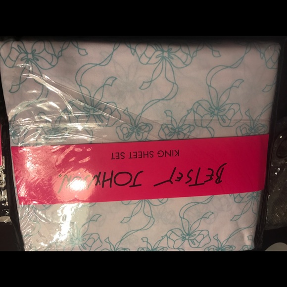 Betsey Johnson King Size Bows Sheets - Picture 1 of 1