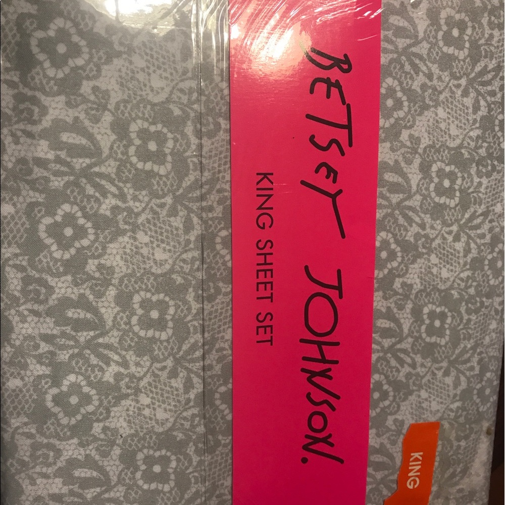 Betsey Johnson King Size Grey Flowers Sheets