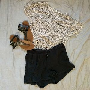 Super cute leopard top! EUC
