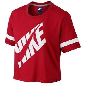 Nike crop top like new. Only worn once.