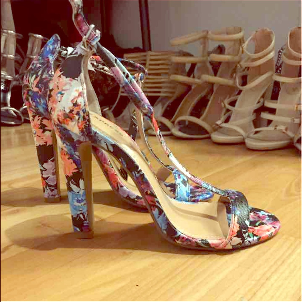 EXPRESS Floral Sandals 👠
