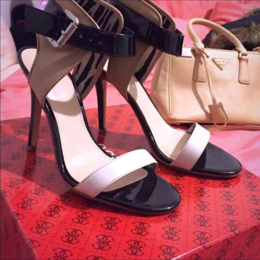 GUESS Sandals 👠