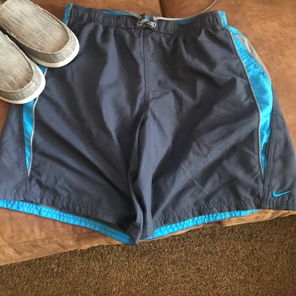 😎 Nike Men’s swim trunks ☀️