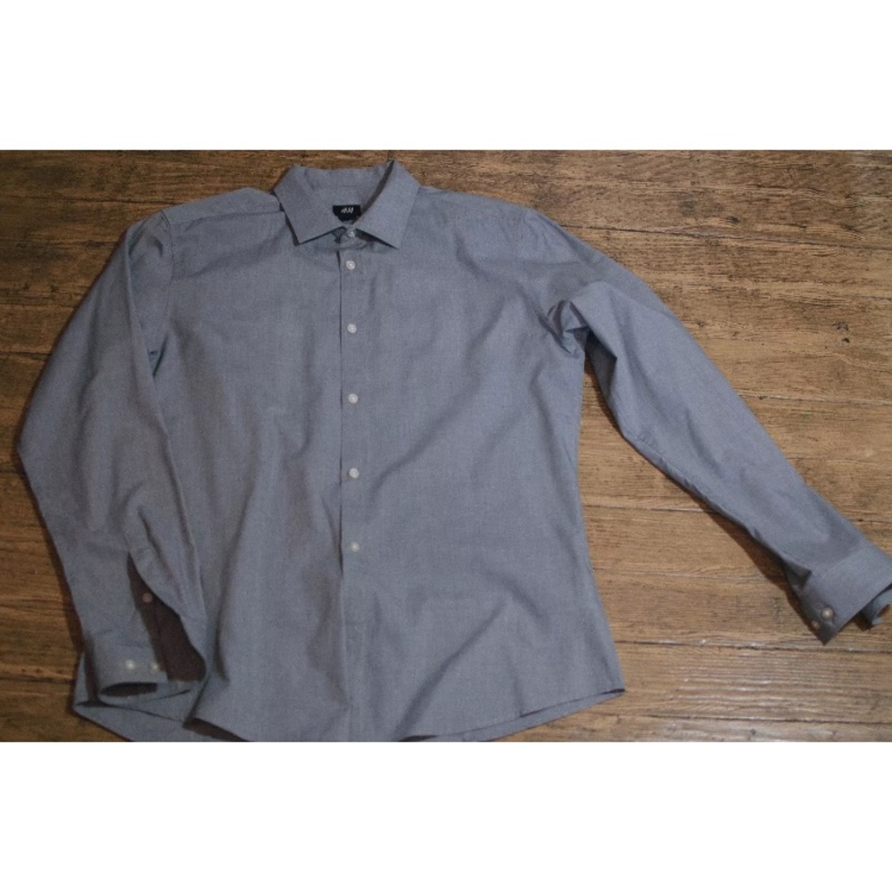 Men's H&M gray button up shirt Easy Iron.