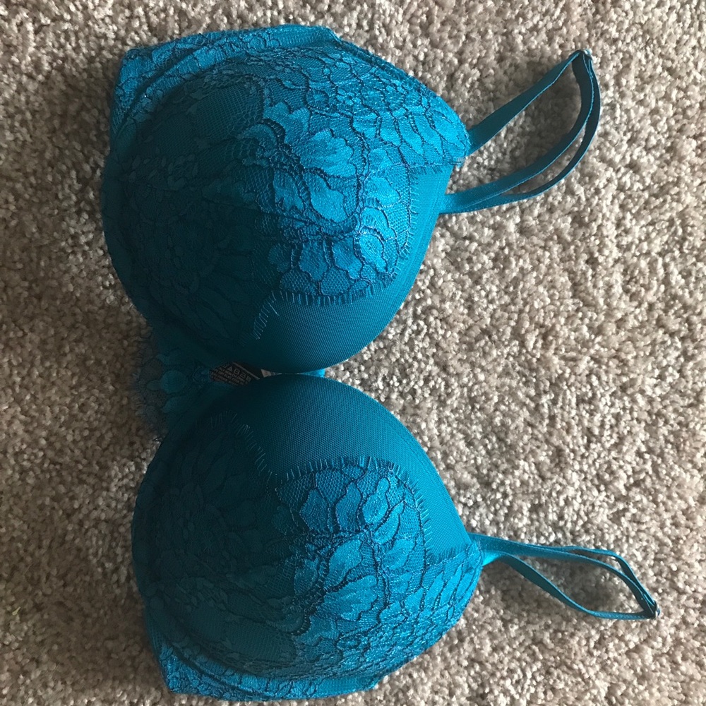 Victoria very sexy push up