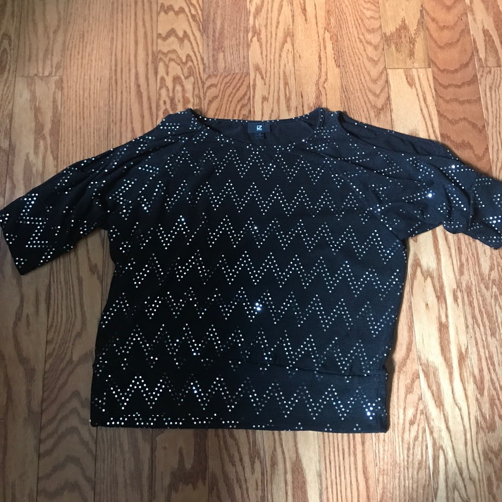 Sparkly black shirt with 3/4 slit sleeve