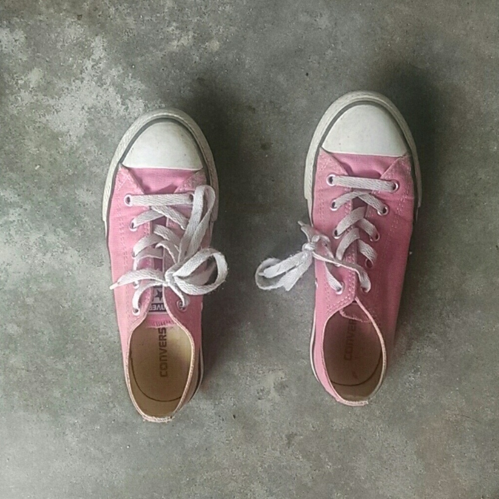 Girls pink converse sz 2