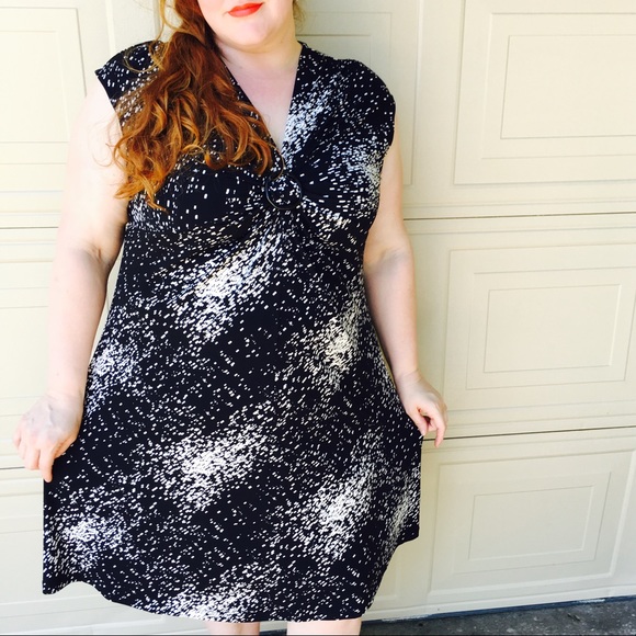 Dresses & Skirts - Black and White plus size dress 🌌✨