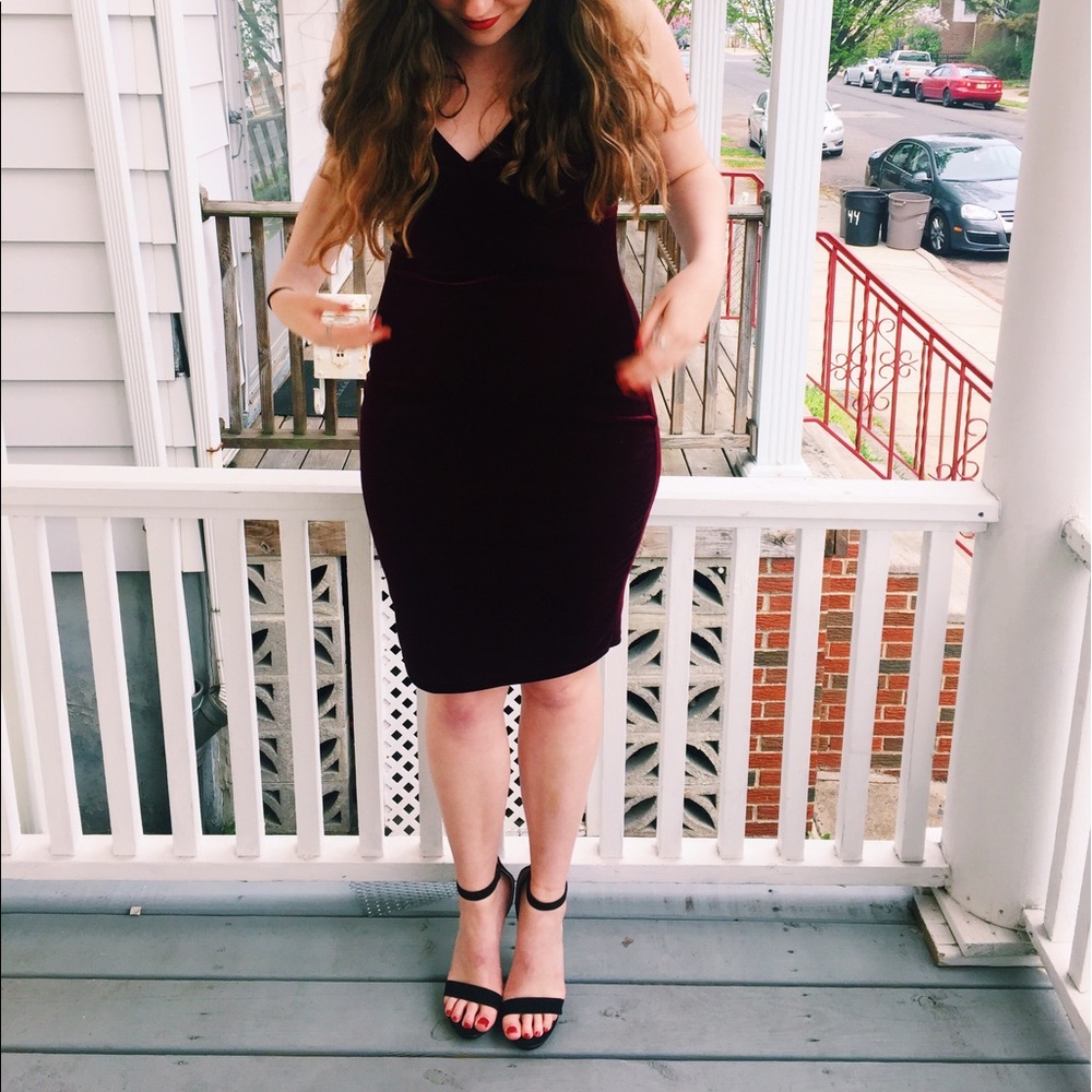 BURGUNDY VELVET MIDI DRESS ⚡️