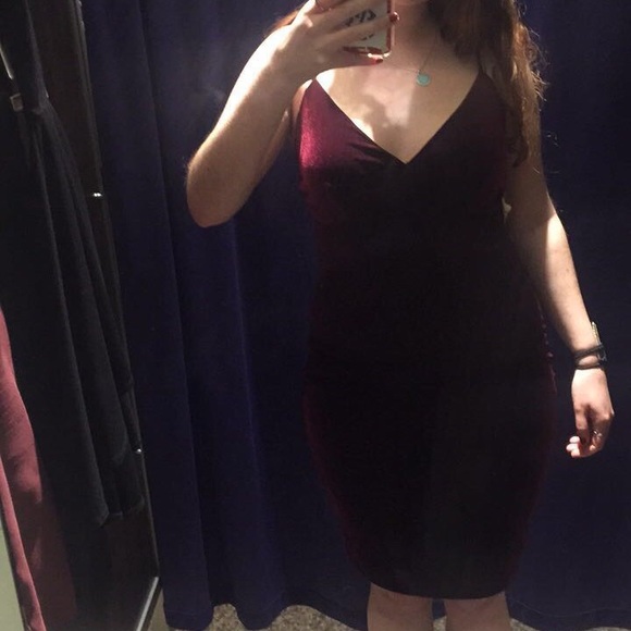 BURGUNDY VELVET MIDI DRESS ⚡️ - Picture 2 of 2