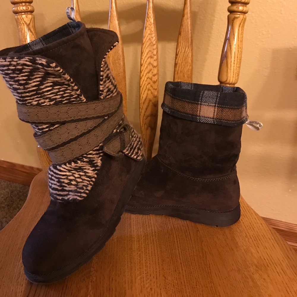 Women's muk luks
