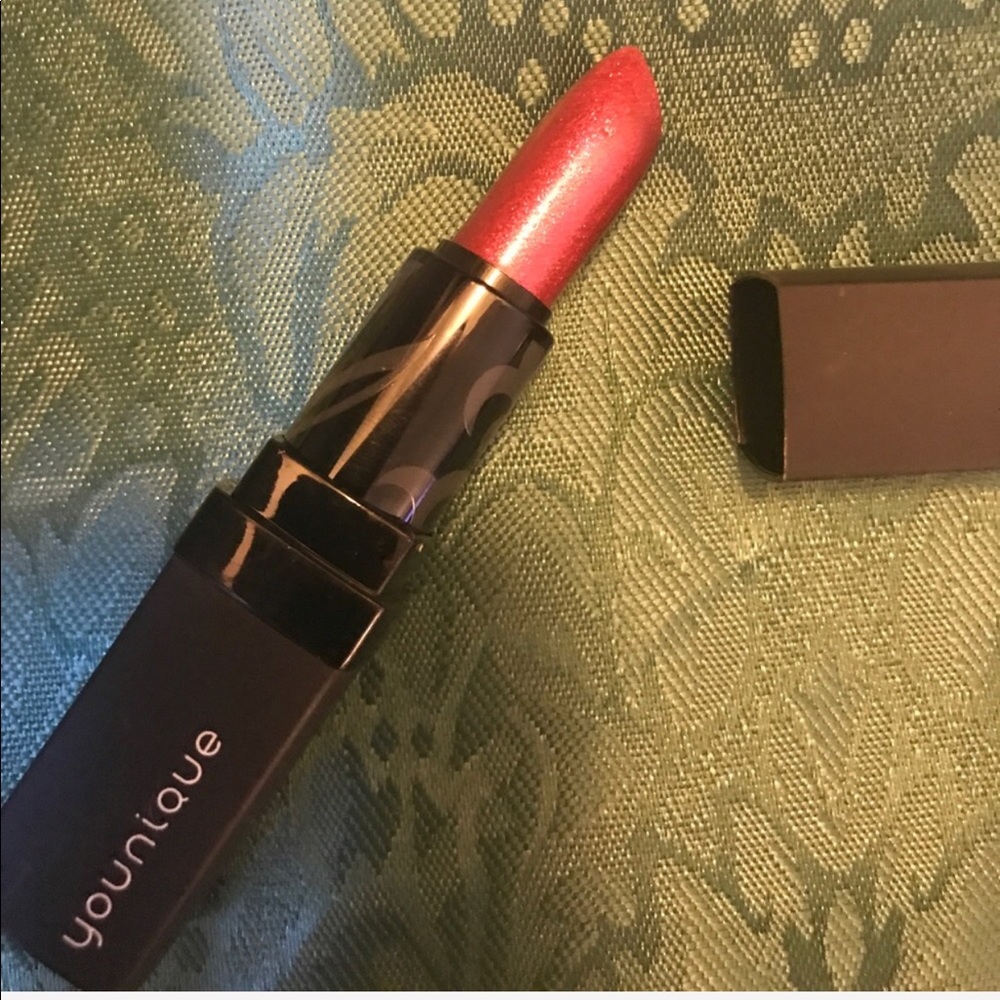 Younique Moodstruck 'Pretentious' Lipstick