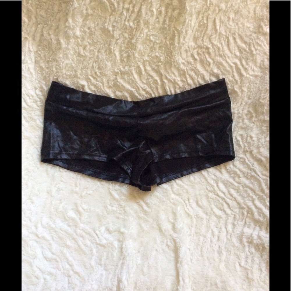 Black iheartraves booty shorts