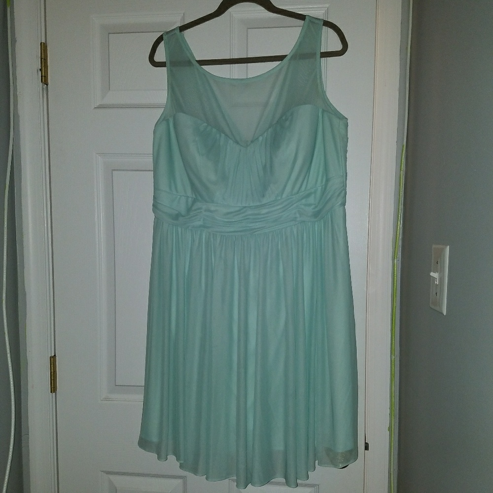 Short bridesmaid/cocktail dress