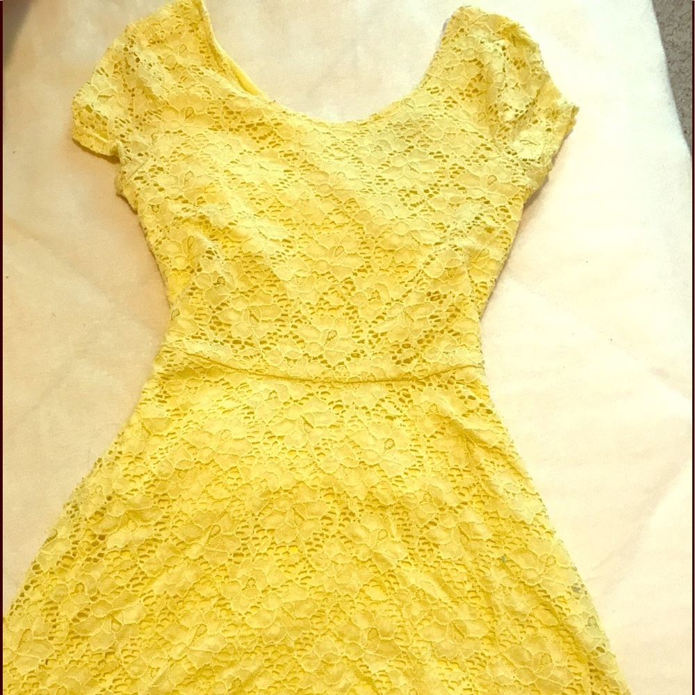 Delia's yellow sundress