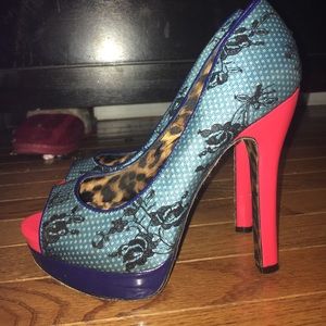 BETSY JOHNSON black lace/aqua/ neon pink heels