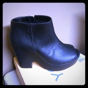 Leather Booties peep toe