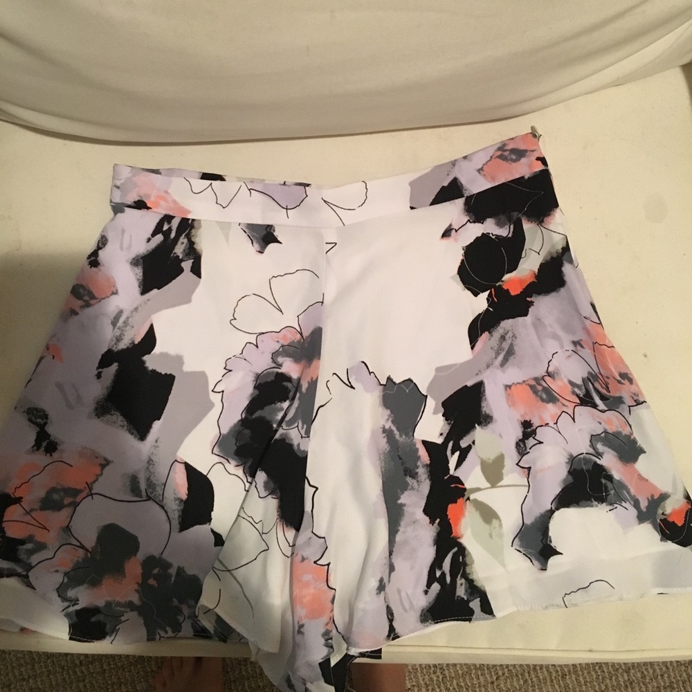 AQUA Flowy Shorts NWOT