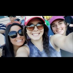 Meet your Posher, Alexis