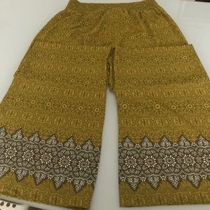 Beautiful, soft and comfy Prana pants.