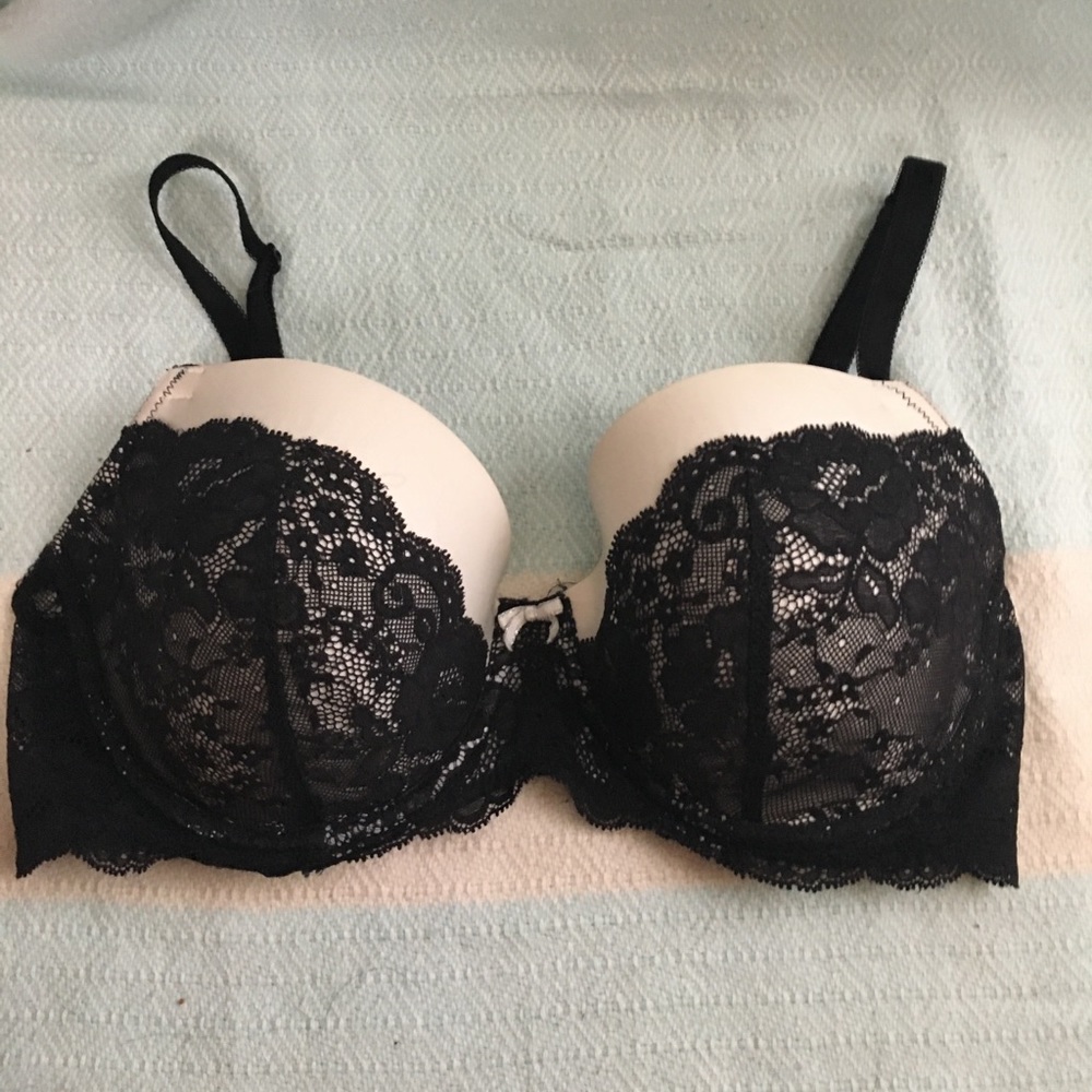 Victoria's Secrets White/Black Lace Demi Bra 34DD